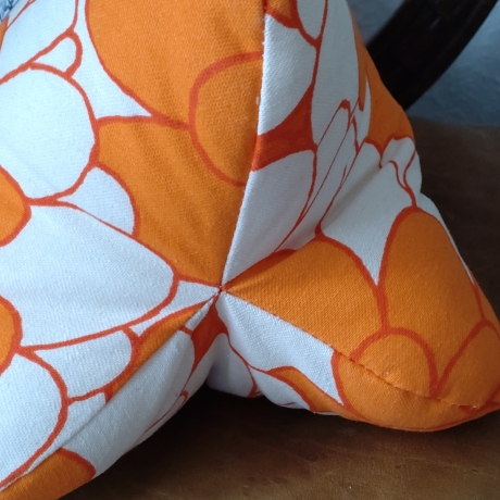 Leseknochen Nackenrolle mit Henkel Handmade Unikate 