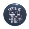 Button 50 mm mit Anstecknadel Spruch Camping Wald Wohnmobil