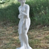 Schöne Frauenfigur mit einem Stück Stoff. Gealtert. 83 cm.