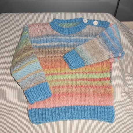 Babypullover in pastell