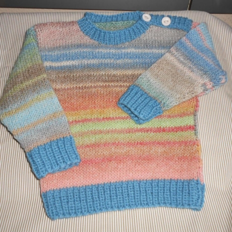 Babypullover in pastell
