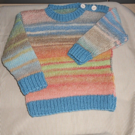 Babypullover in pastell