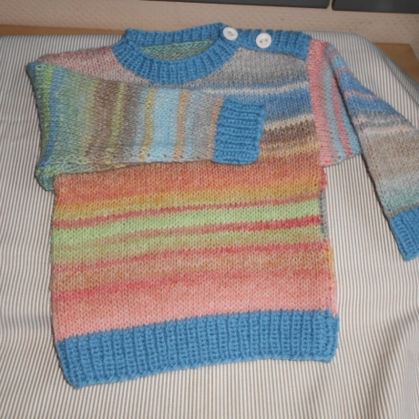 Babypullover in pastell