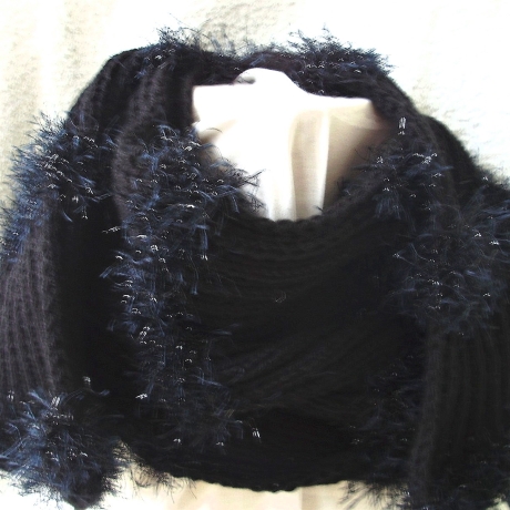 Strickschal★in schwarz mit Effektstreifen★handgestrickt