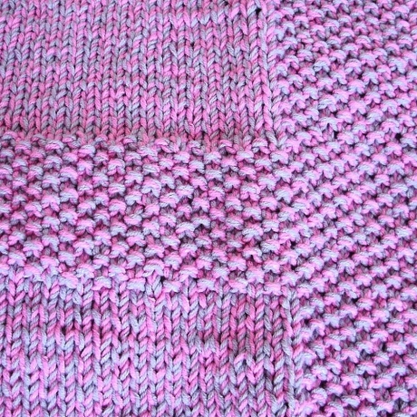 Kuscheldecke Plaid in altrosa-grau handgestrickt von Hobbyhaus