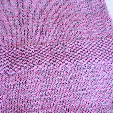 Kuscheldecke Plaid in altrosa-grau handgestrickt von Hobbyhaus