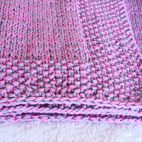 Kuscheldecke Plaid in altrosa-grau handgestrickt von Hobbyhaus