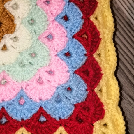 Babydecke, Granny-Square-Decke, Kuscheldecke, gehäkelte Decke