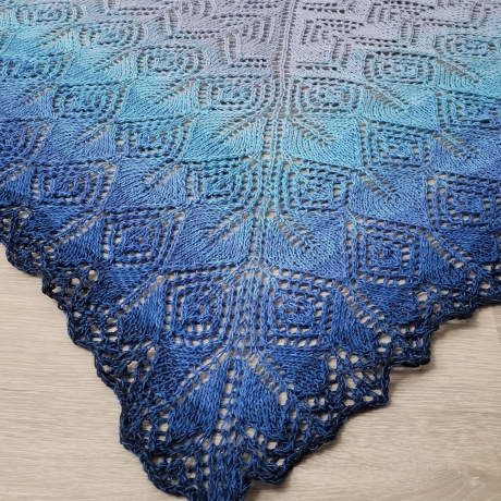 Dreiecktuch  Deep Blue Sea Handgestrickt
