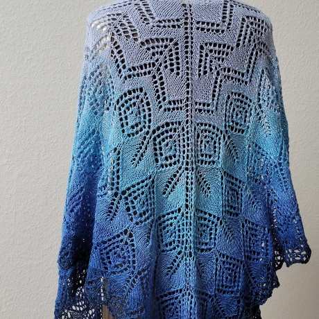 Dreiecktuch  Deep Blue Sea Handgestrickt