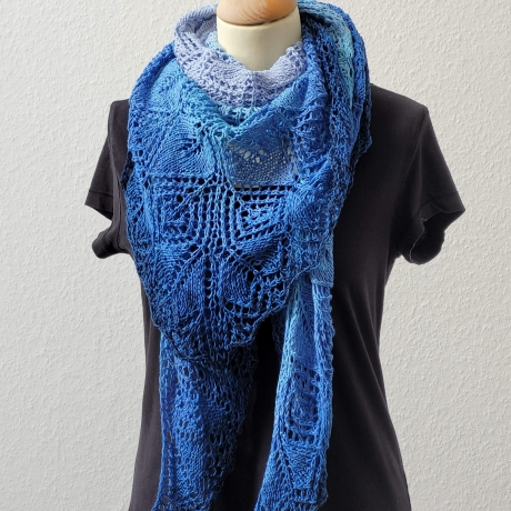 Dreiecktuch  Deep Blue Sea Handgestrickt
