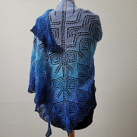 Dreiecktuch  Deep Blue Sea Handgestrickt