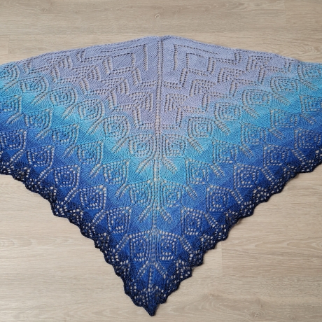 Dreiecktuch  Deep Blue Sea Handgestrickt