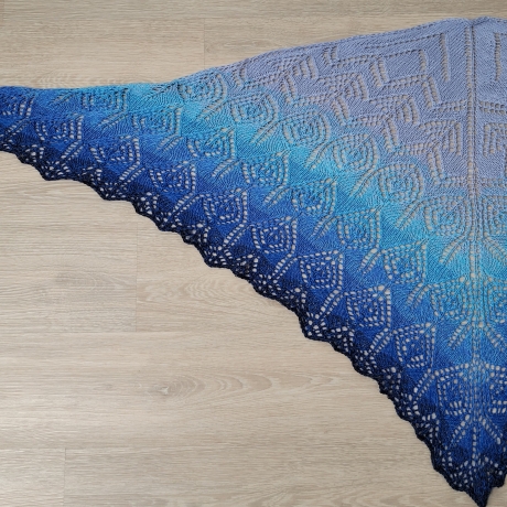 Dreiecktuch  Deep Blue Sea Handgestrickt