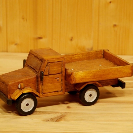 Deko-Lastwagen aus Holz, kastanie