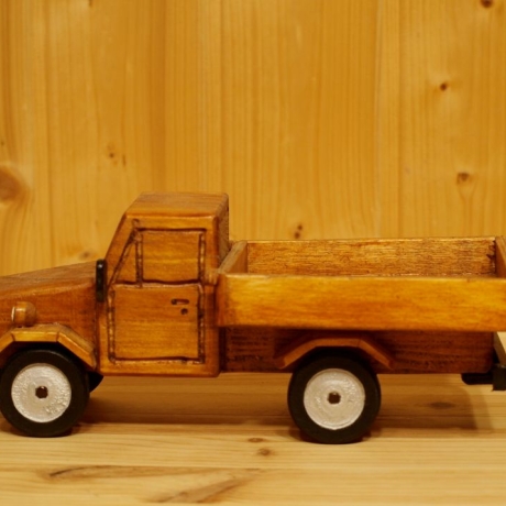 Deko-Lastwagen aus Holz, kastanie