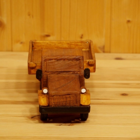 Deko-Lastwagen aus Holz, kastanie