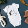 Baby Stickdatei – Süßes Motiv mit Spielzeug für Geschenkideen