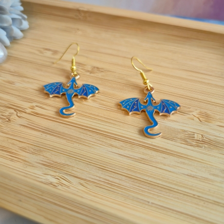 Emaillierte Drachen Ohrringe – Fantasy Schmuck in Blau & Gold