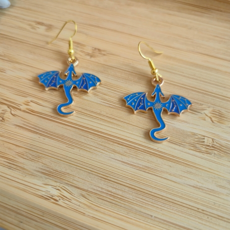 Emaillierte Drachen Ohrringe – Fantasy Schmuck in Blau & Gold