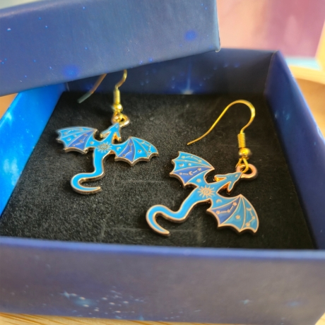 Emaillierte Drachen Ohrringe – Fantasy Schmuck in Blau & Gold