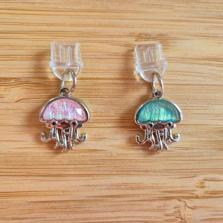 Schimmernde Quallen Charms für USB‑C, iPhone & Micro‑USB