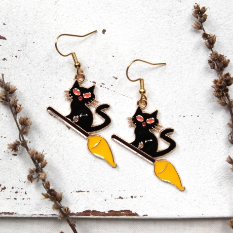 Katze auf Besen • Ohrringe gold | Ohrschmuck | Halloween