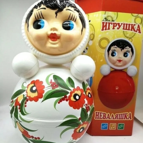 Stehaufpuppe Newalaschka m. Glöckchen, weiss