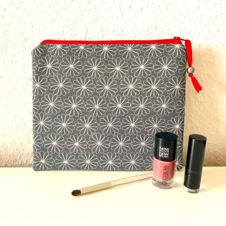 XL-Schminktäschchen 22x18 cm grau weiß rot
