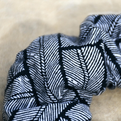 Scrunchie TRIXIE, schwarz-weißes Haarband, nachhaltige Mode