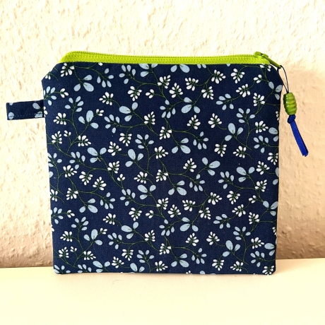 Kleines Schminktäschchen blau grün Blümchen