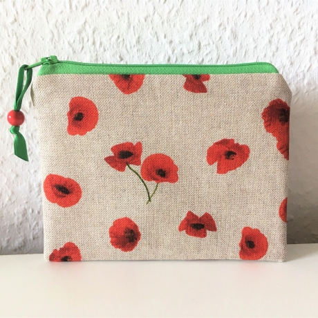 Kleines Täschchen 16x12 Schminke Pflaster Tampons Mohnblumen