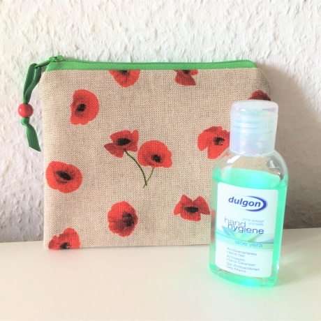 Kleines Täschchen 16x12 Schminke Pflaster Tampons Mohnblumen