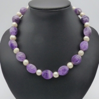 Collier, violett weiß, Amethyst + Perlen, 43 cm, Edelsteinkette