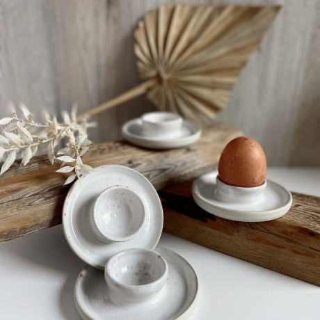 Handgemachte Keramik - getöpferte Eierbecher weiß orange