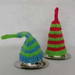 Gestrickte Eierwärmer im 2er Set Zipfelmützen aus Sockenwolle