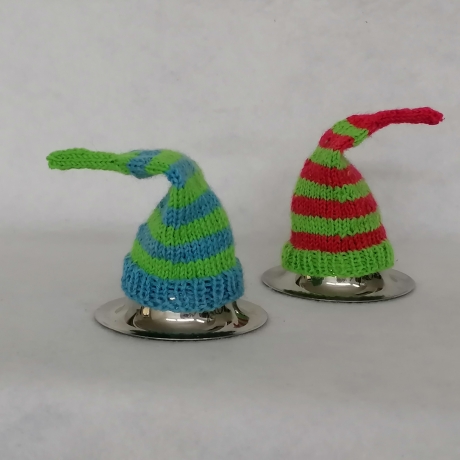 Gestrickte Eierwärmer im 2er Set Zipfelmützen aus Sockenwolle