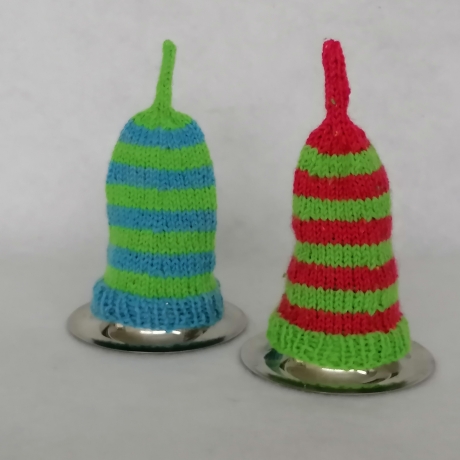 Gestrickte Eierwärmer im 2er Set Zipfelmützen aus Sockenwolle