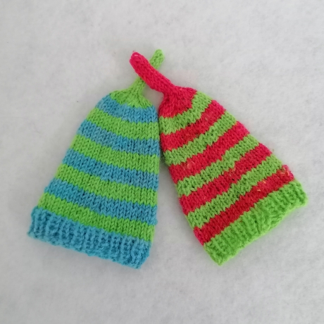 Gestrickte Eierwärmer im 2er Set Zipfelmützen aus Sockenwolle