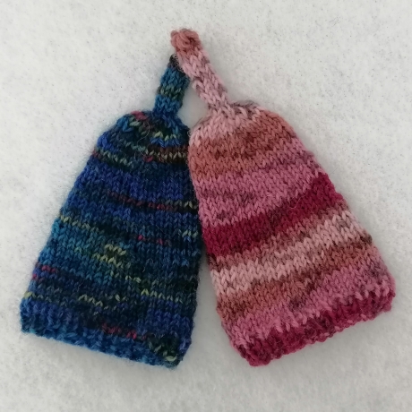 Gestrickte Eierwärmer im 2er Set Zipfelmützen aus Sockenwolle