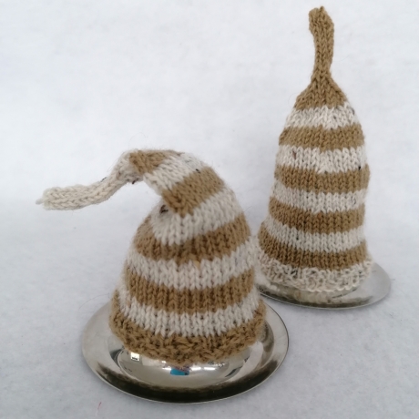 Gestrickte Eierwärmer im 2er Set Zipfelmützen aus Sockenwolle