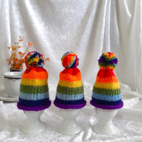 Eierwärmer Eier-Mützen Pudelmützen für Eier 3er-Set Regenbogen