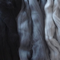 Filzwolle 170g superfeiner Merino-Kammzug 19,5mic grau-schwarz