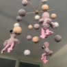 Babymobile Flamingos gehäkelt handmade Geschenk Geburt neu