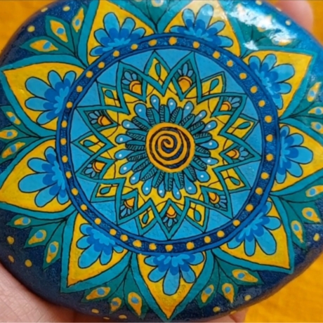 Bemalter Naturstein Mandala Freude