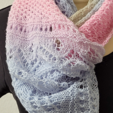 Dreiecktuch Frühlingsbrise, Handgestrickt