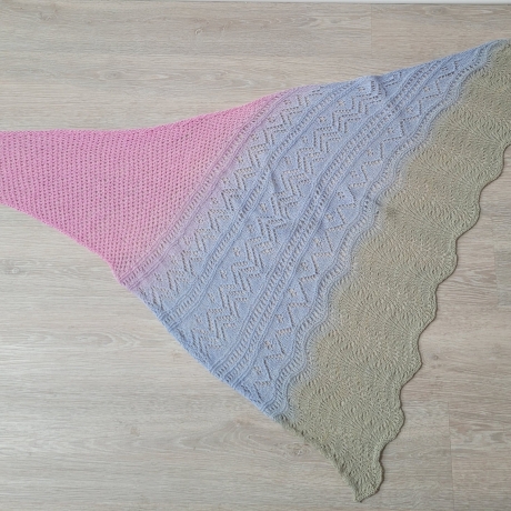 Dreiecktuch Frühlingsbrise, Handgestrickt