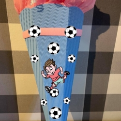 Dekoelemente für Schultüte Fußballspieler hellblau mit rosa