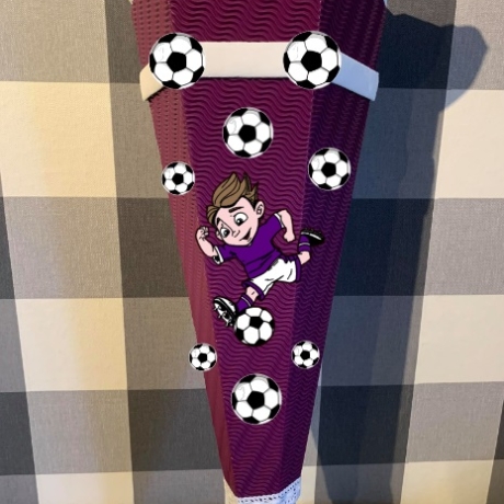 Dekoelemente für Schultüte Fußballspieler lila mit weiß