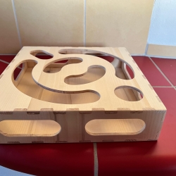 Holz-Katzenspielzeug: Fummel Box, Größe 270x270 mm